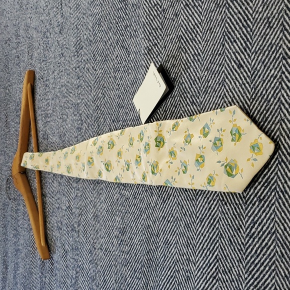 Paul Smith Tie - cream colored w/design - Picture 3 of 7